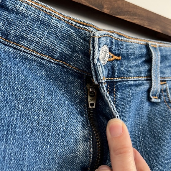 Levi’s Juniors Denim Shorts - Picture 3 of 4